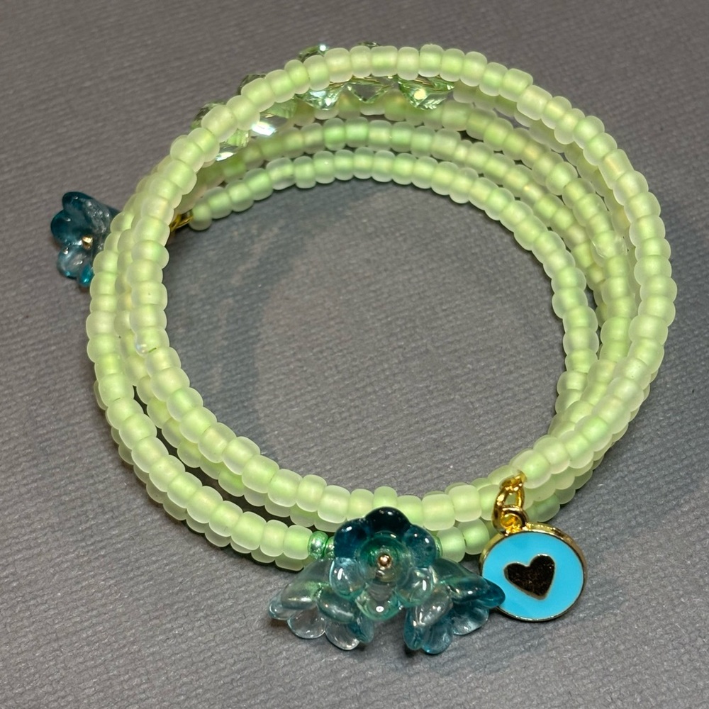 🏝️Memory Wire Bracelet with Heart Charm🩵